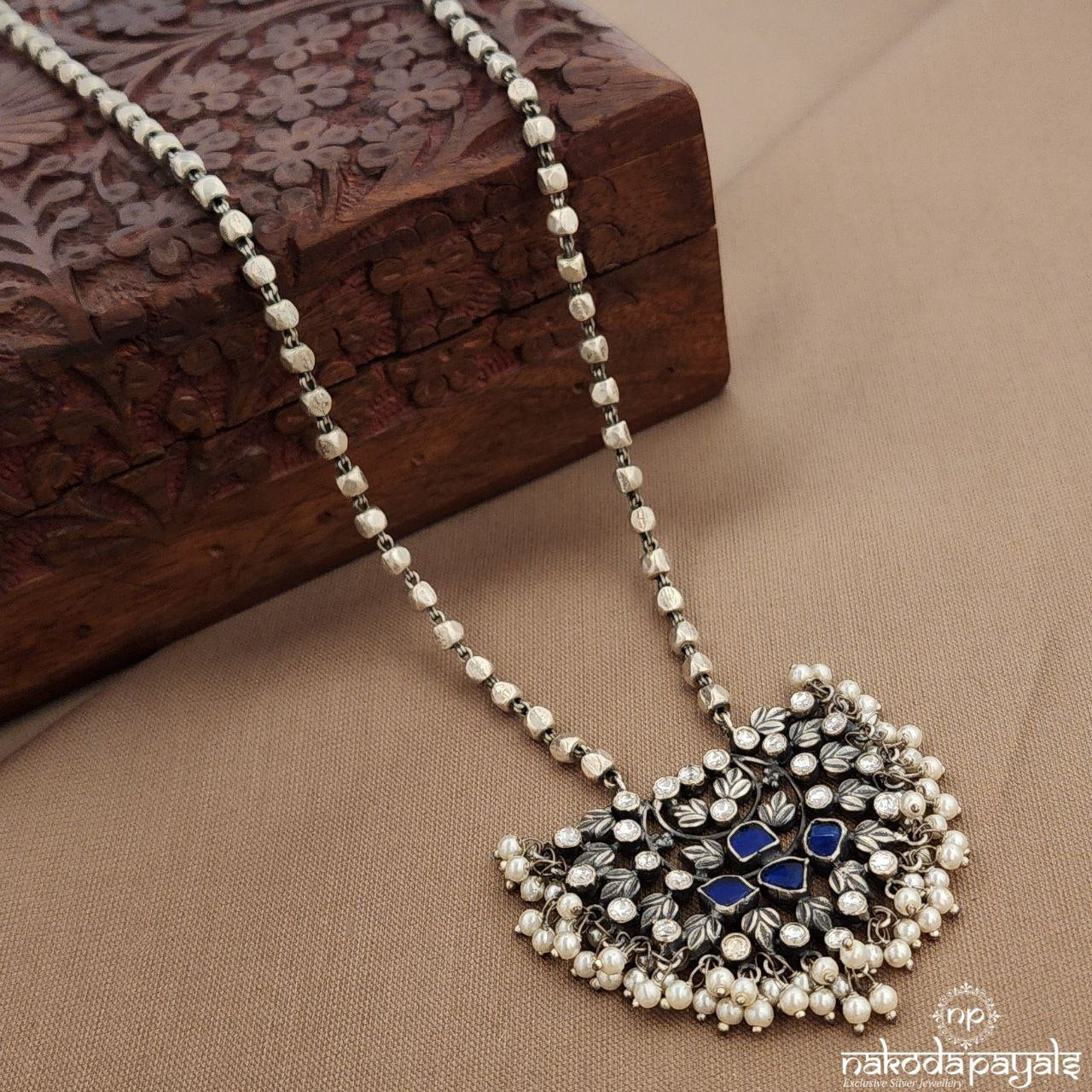 Blue & White Neckpiece (N11290)