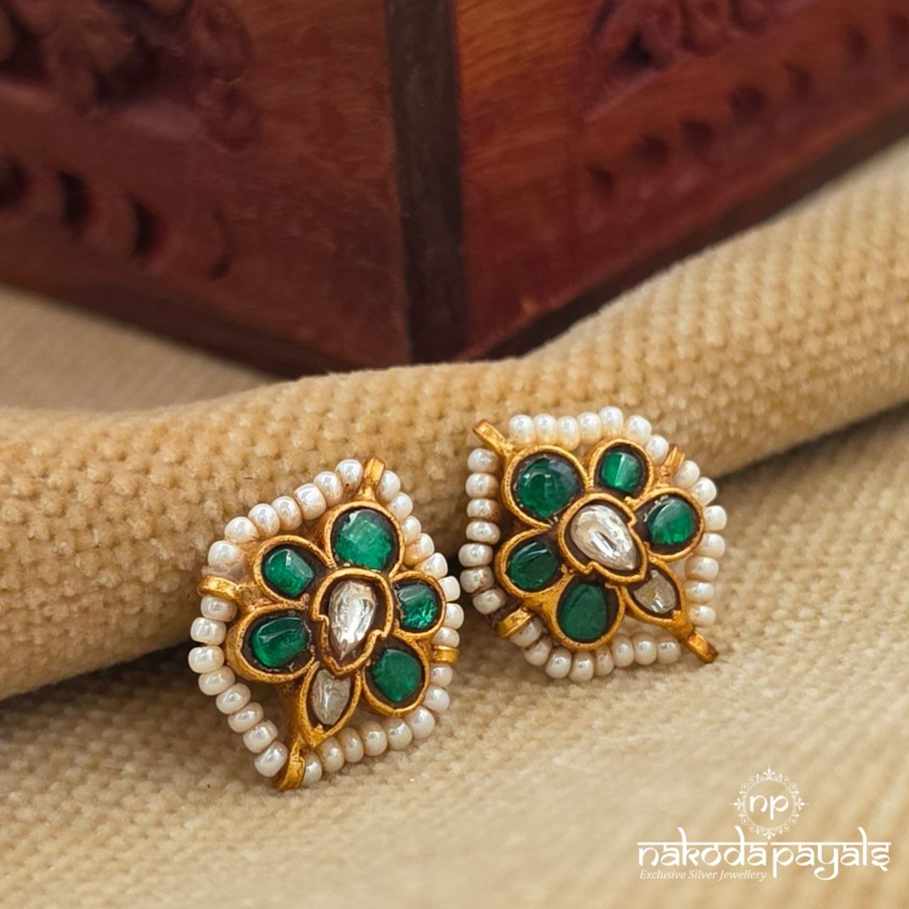 Green Floral Pearly Studs (Ge11065)