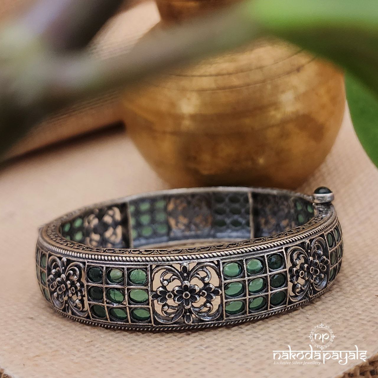 Emerald Oxidised Screw Kada (K4931)