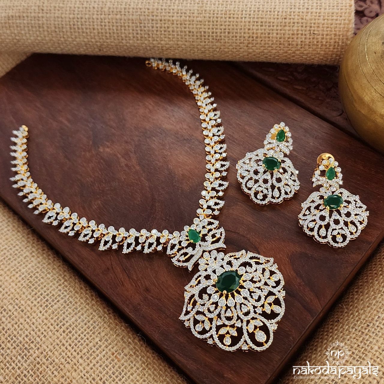 Emerald Green Neckpiece With Earrings (Gn8824)