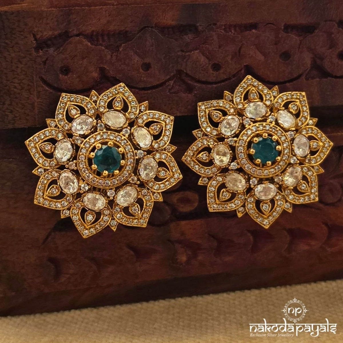 Cutsy Green Studs (Ge11383)