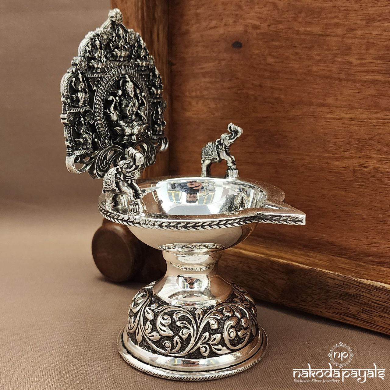 Asta Lakshmi Kamakshi Deepam (Aa2543)