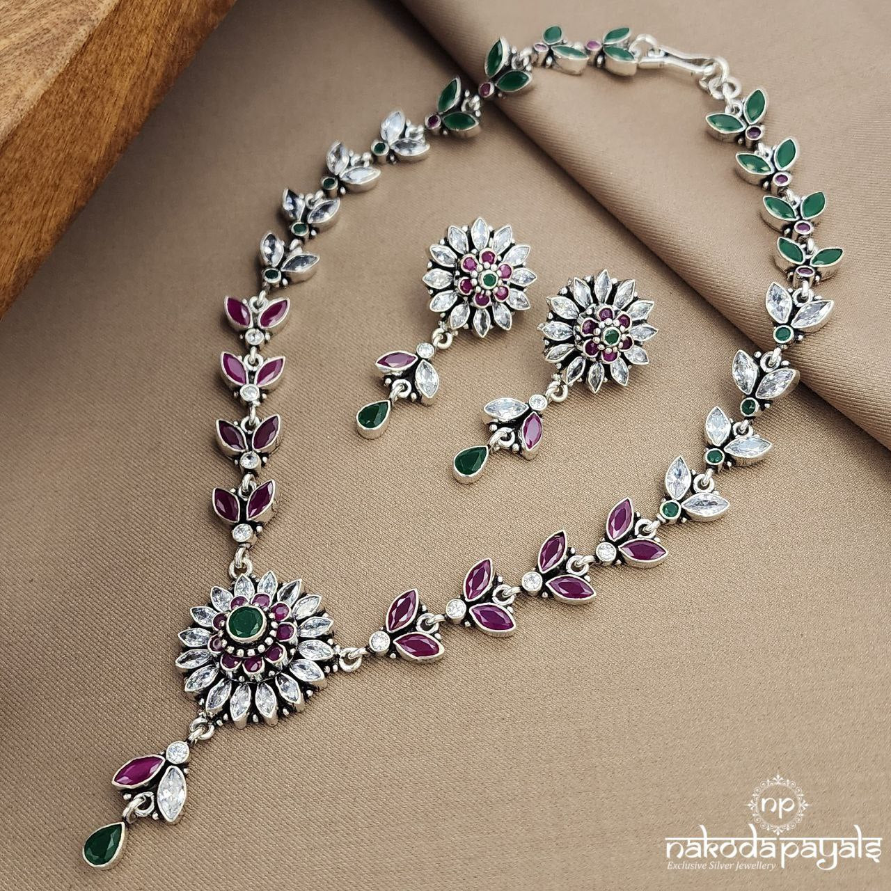 MultiColor Leafy Neckpiece With Earrings (N11055)