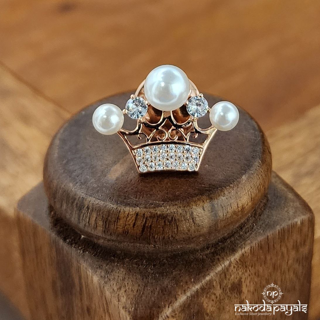 Rose Gold White Crown Lapel Pin (St3655)