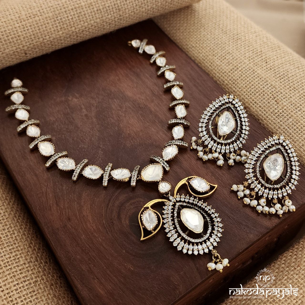 White Moissanite Neckpiece With Earrings (Gn8999)