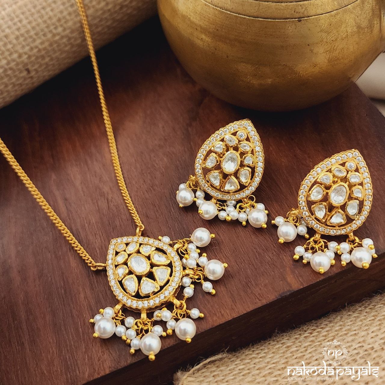 Elegant Moissanite Neckpiece With Earrings (Gn8553)