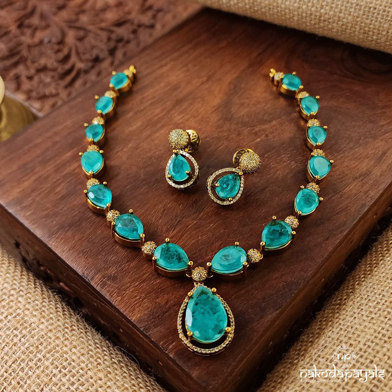 Elegant Green Neckpiece With Earrings (Gn8580)