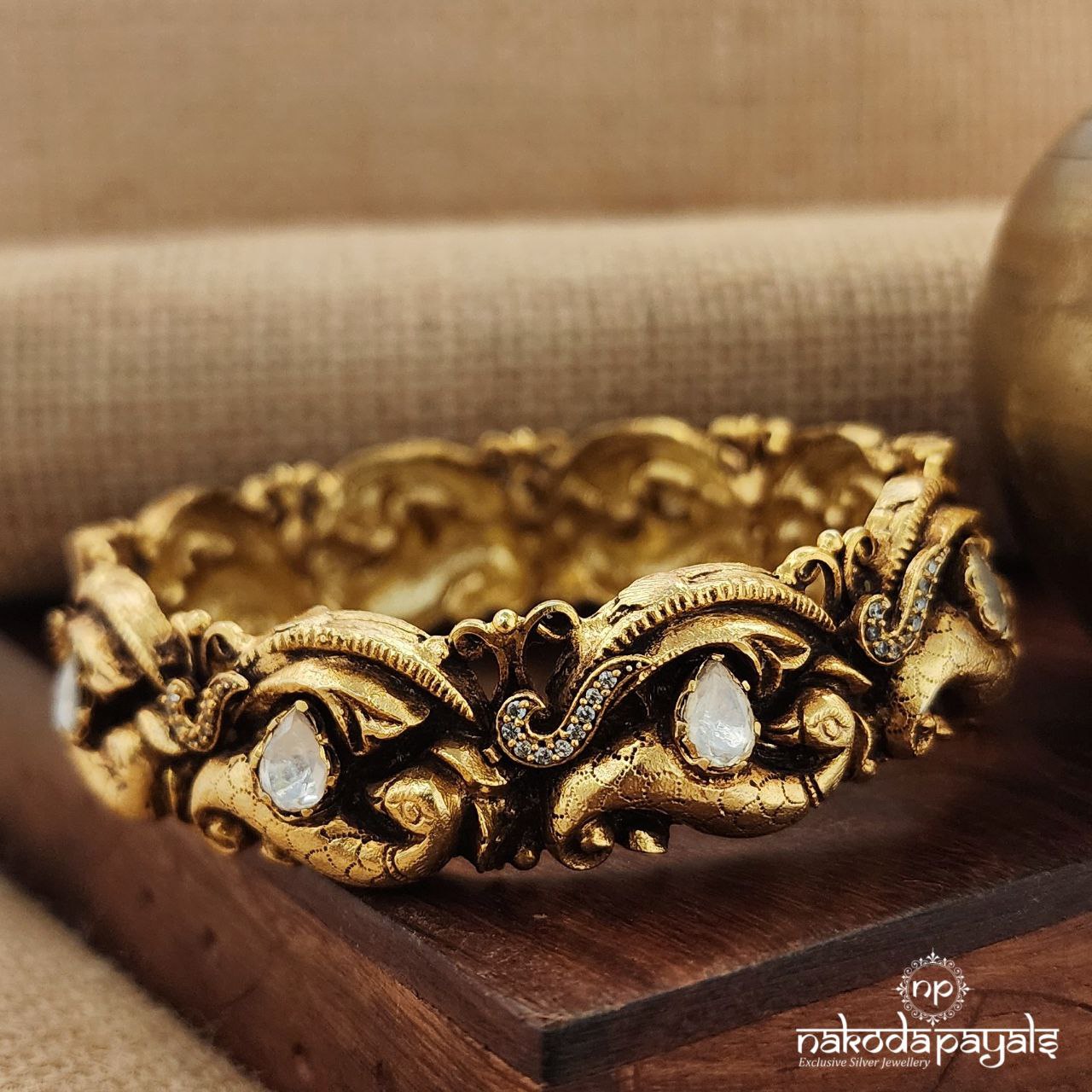 Moissanite Peacock Screw Kada (Gk2979)