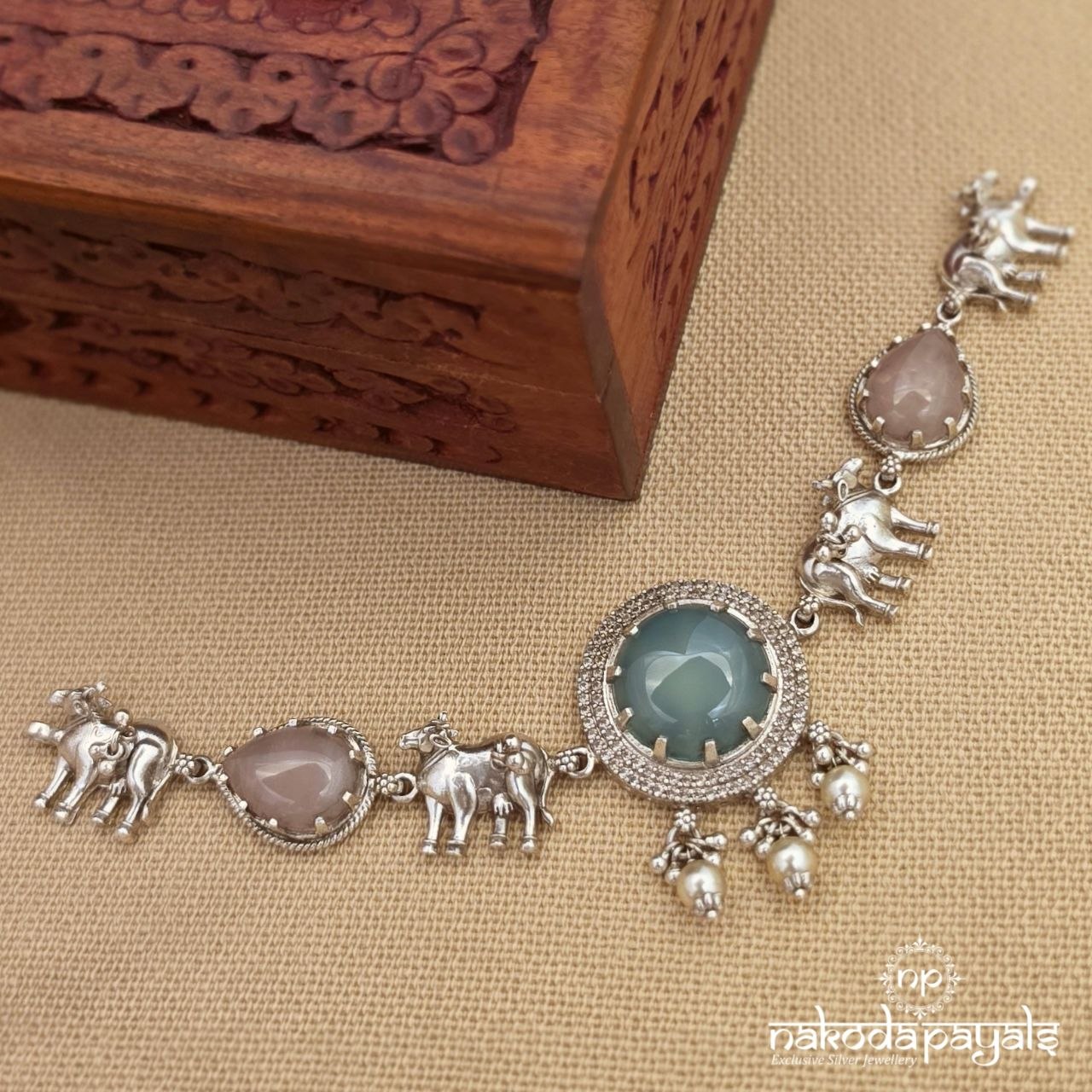 Exemplary Cow Choker (N12031)