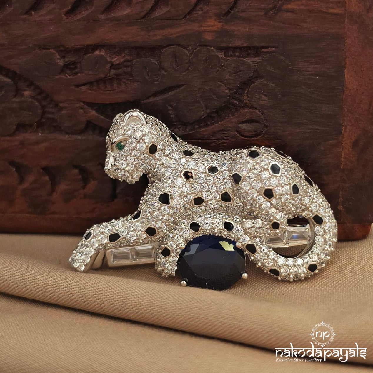 Majestic Blue Tiger Brooch (St4079)