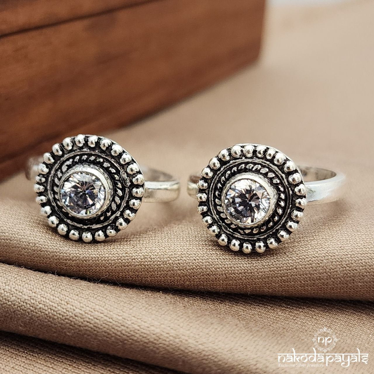 Circular White Toerings (T4670)