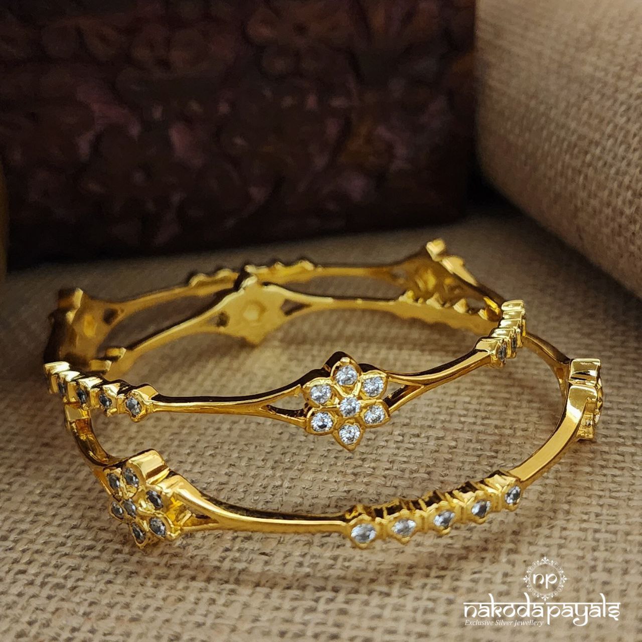 Dazzling White Bangles (Gk2851)