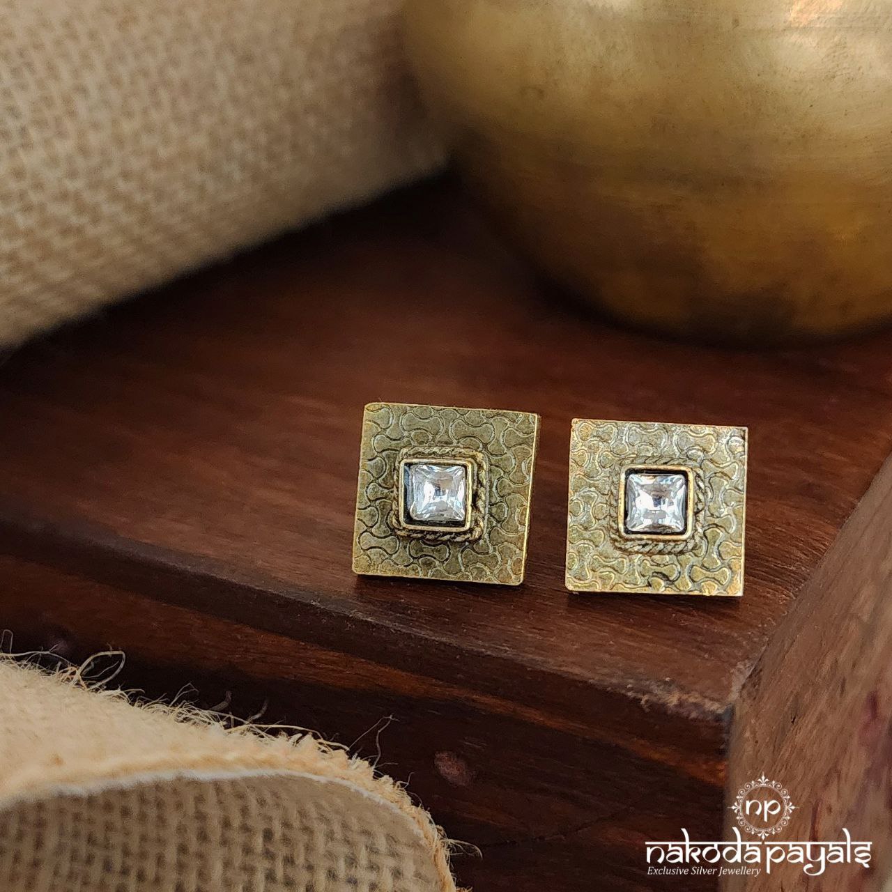 Mini Square White Studs (Ge8577)