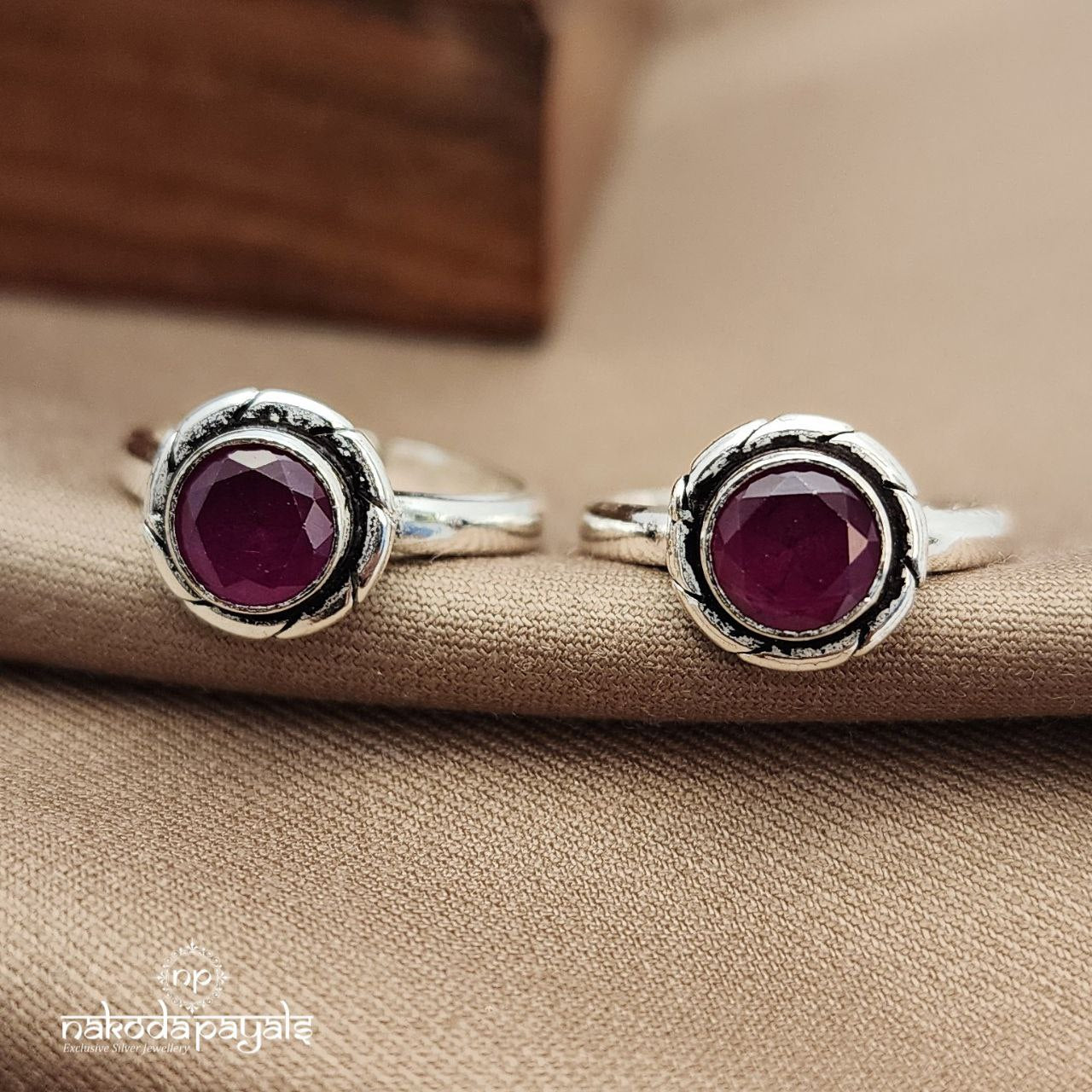 Circlet Red Toerings (T4600)