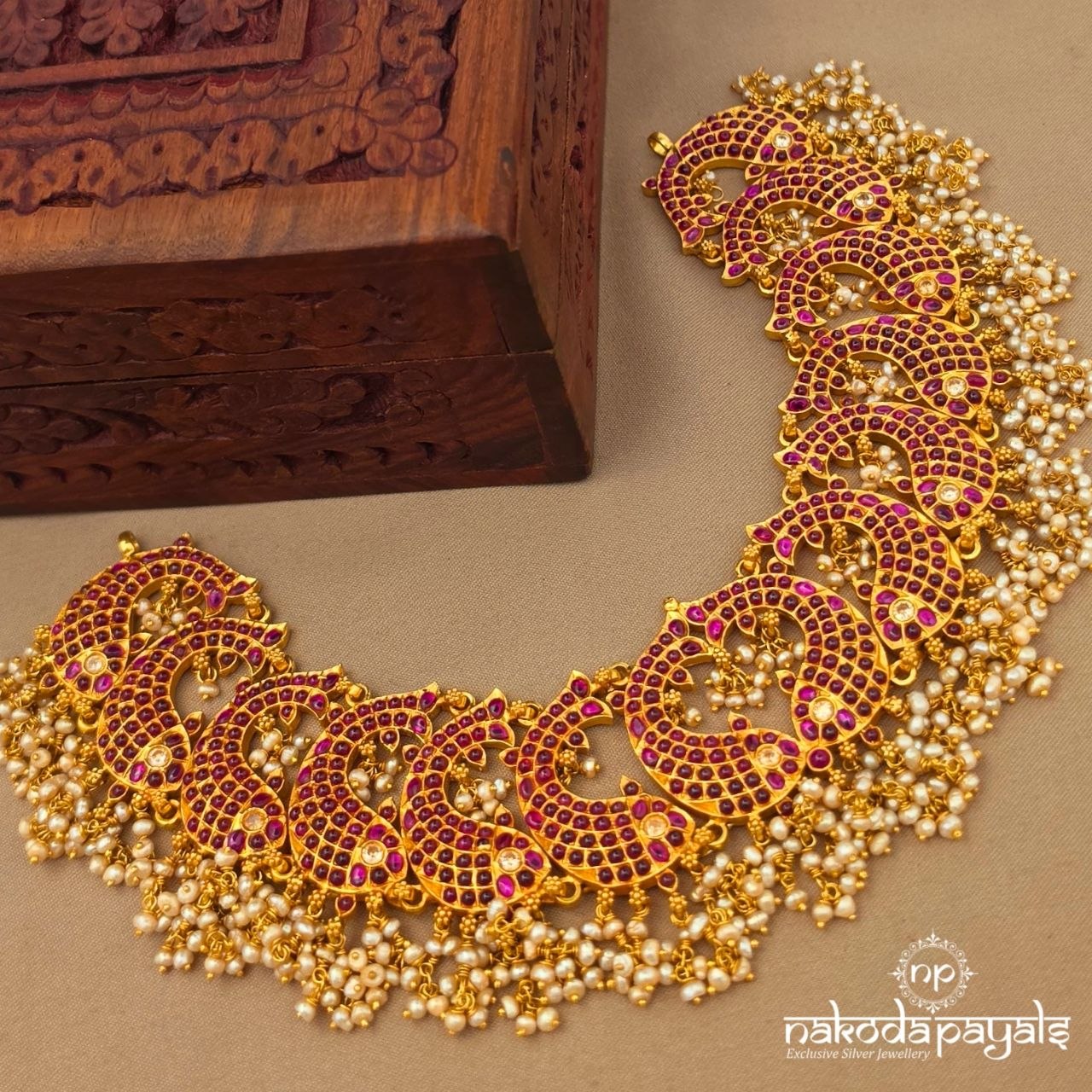 Pearly Fishes Neckpiece (Gn10769)