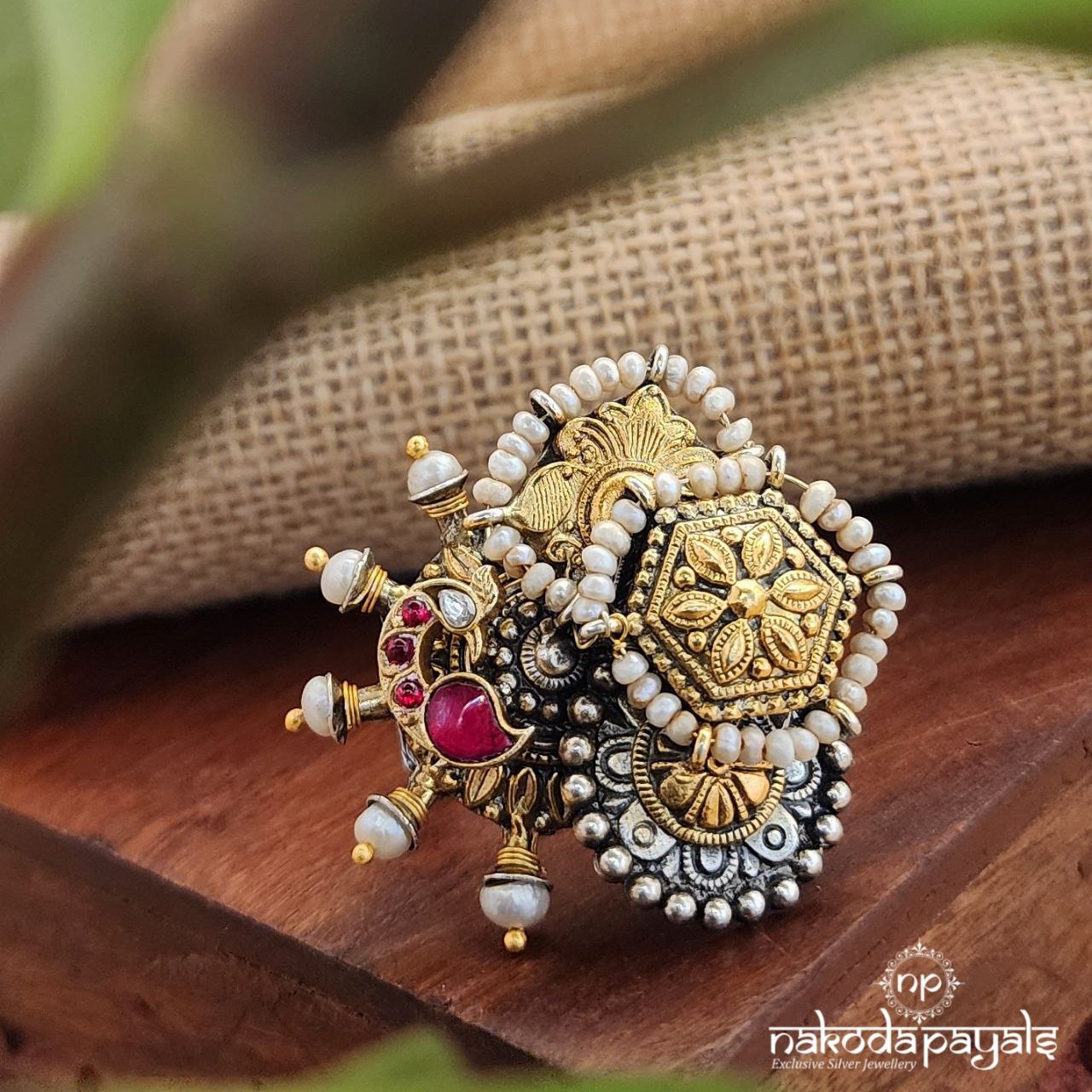 Coruscating Pearled Kundan Finger Ring (F2471)