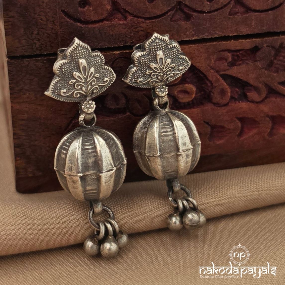 Exemplary Ball Drop Chandbali (C4211)