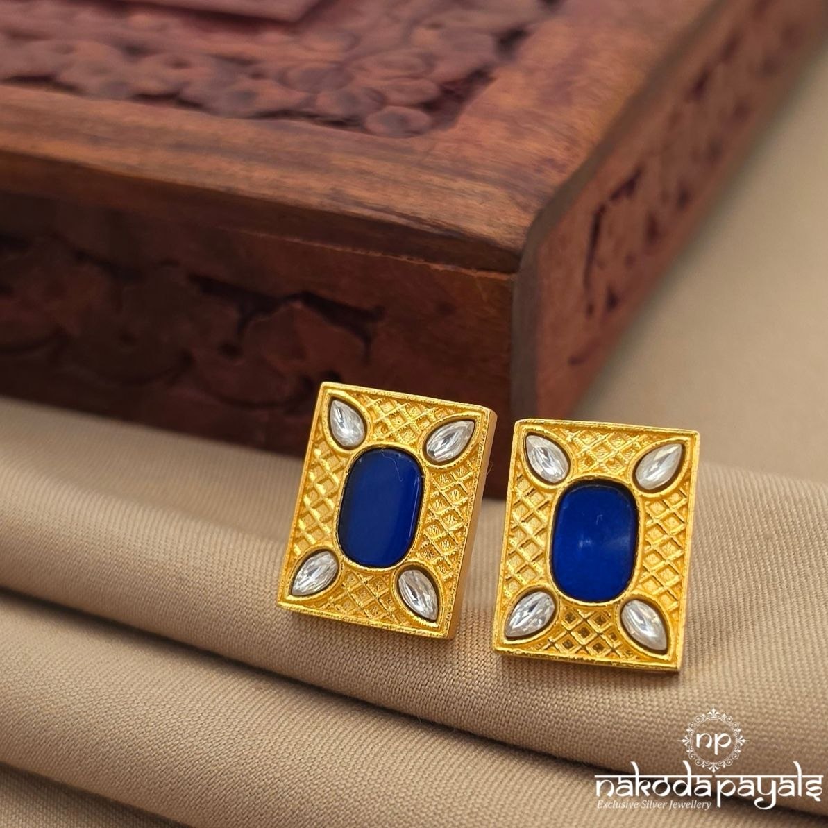 Blue Floral Squarish Studs (Ge10894)