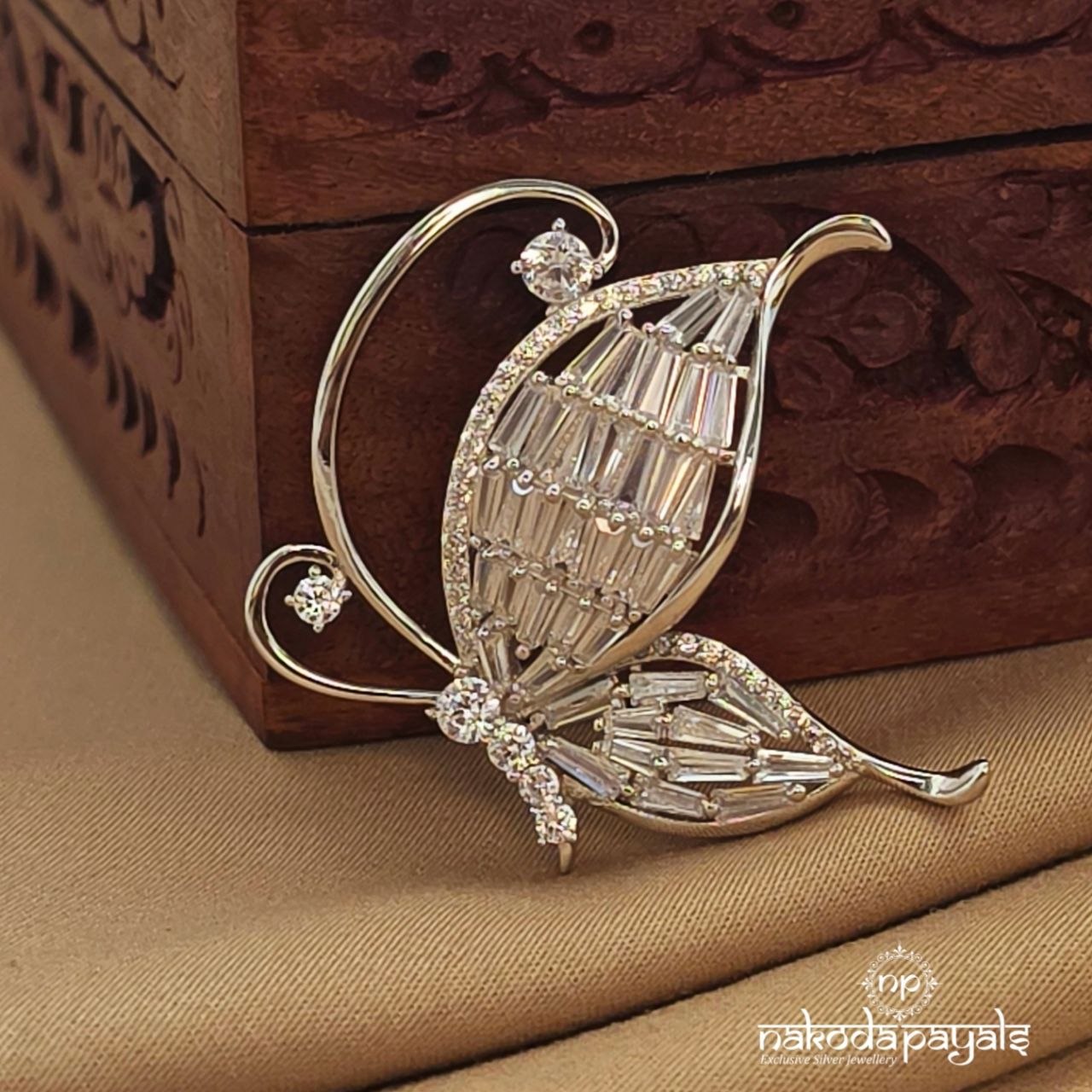 Half Butterfly Brooch (St4049)