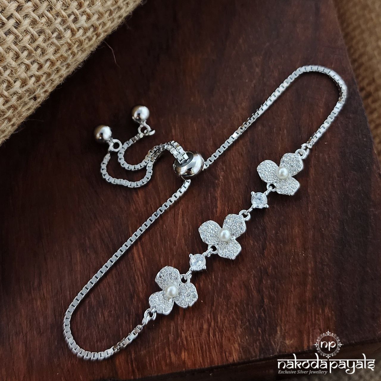 Pearled Flower Bracelet (Br1658)