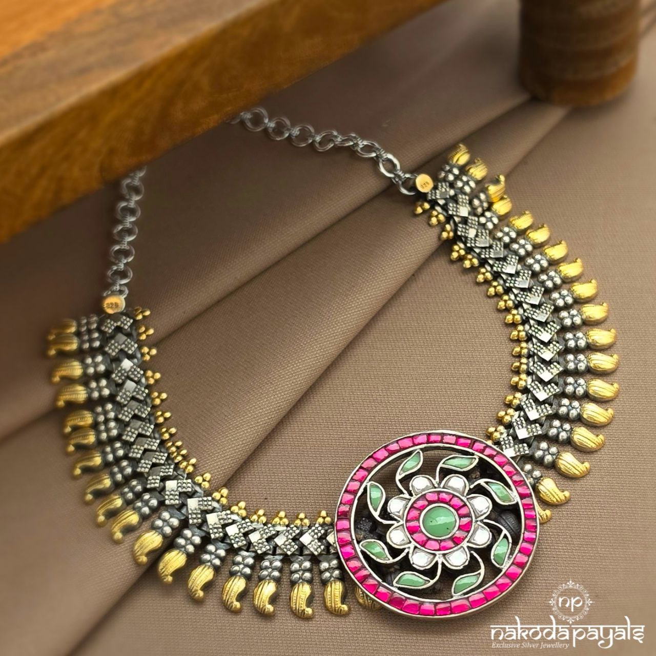 Kundan Dual Tone Neckpiece (N11641)