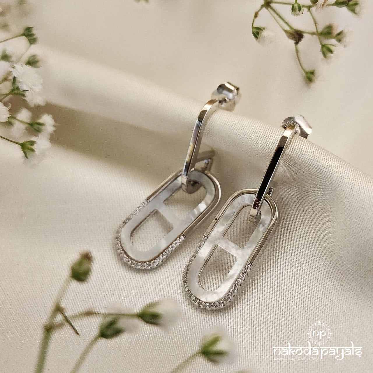 Interlinked MOP Earrings (St2866)