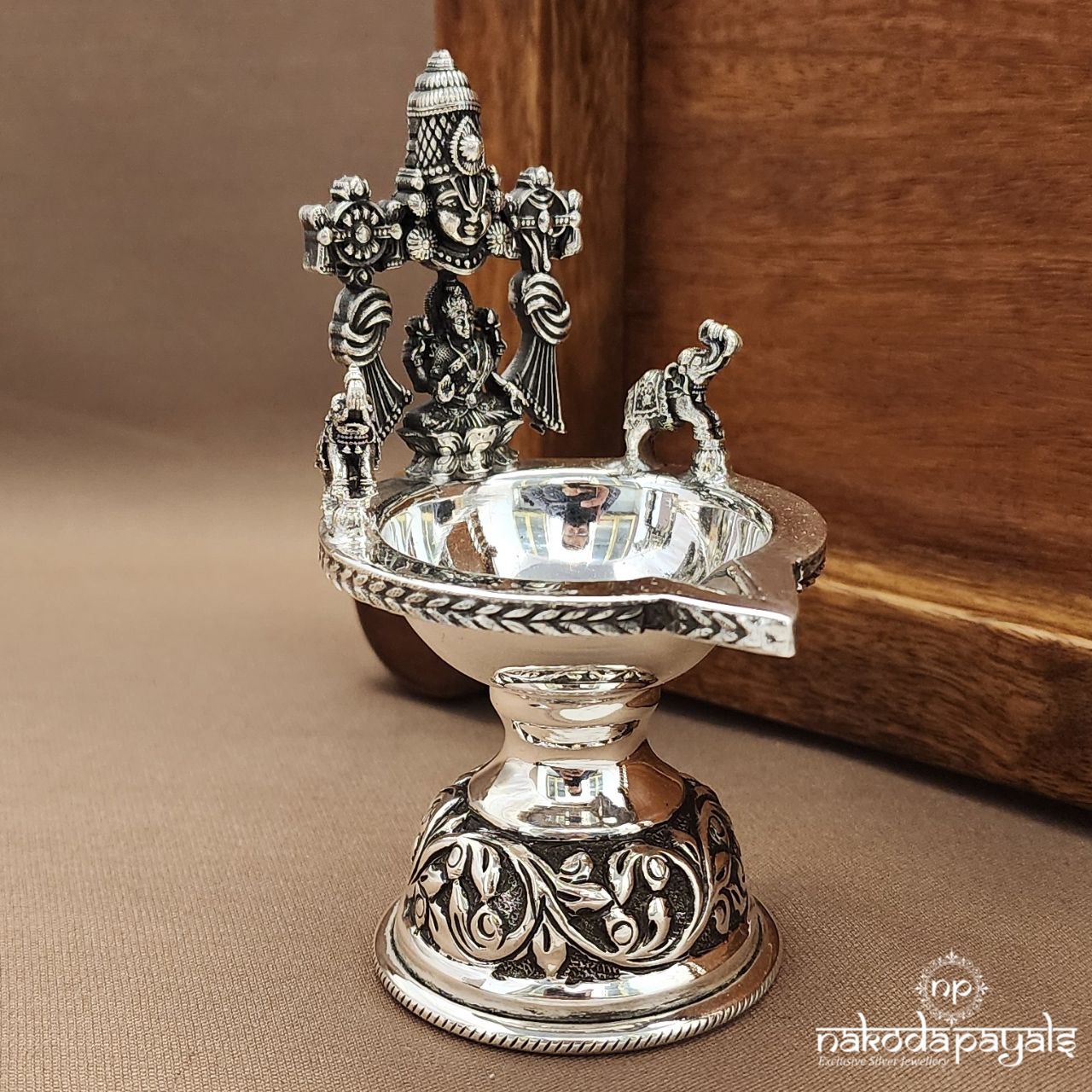 Lakshmi Venkateshwara Kamakshi Deepam (Aa2536)