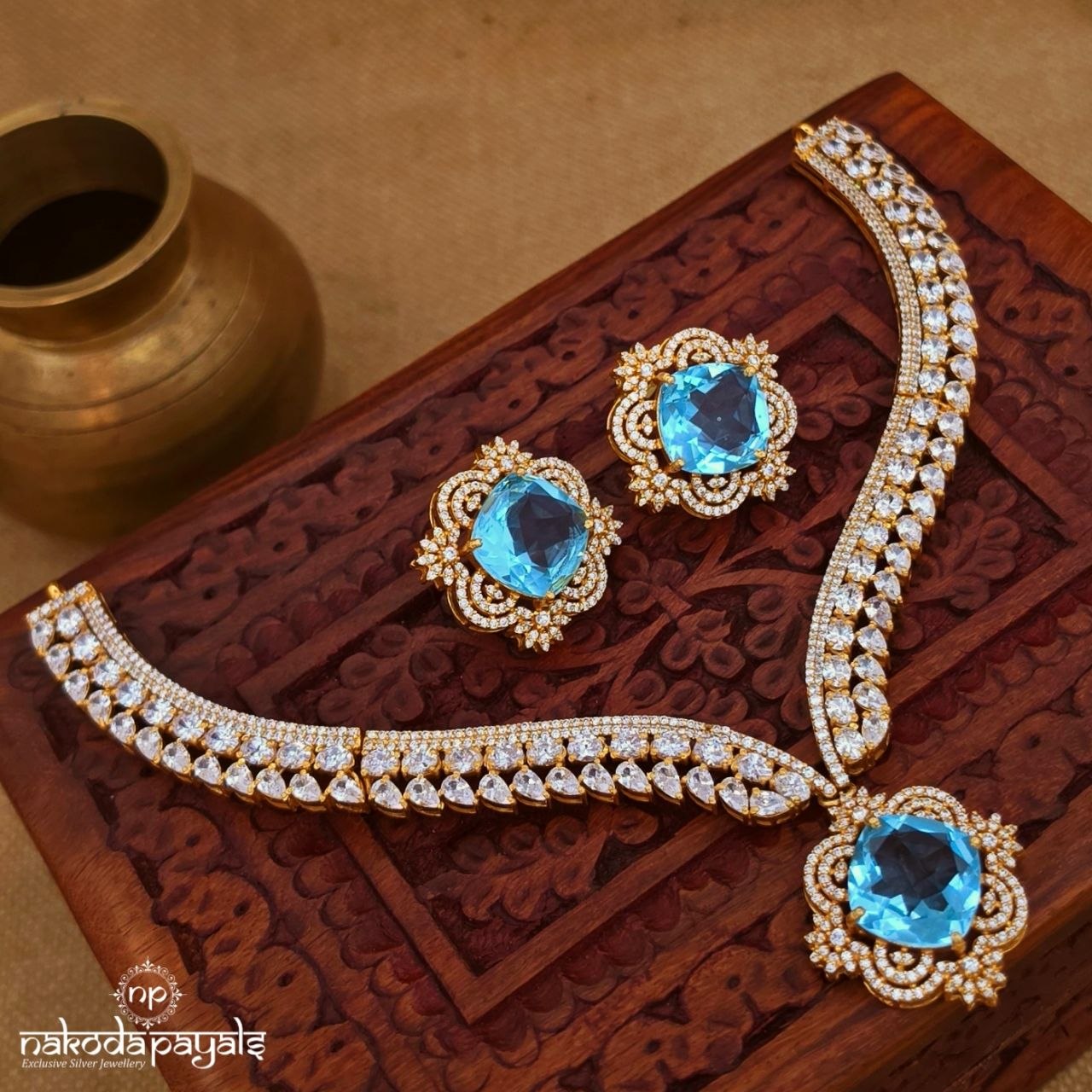 Mesmerizing Bluish Neckpiece With Earrings (Gn10703)