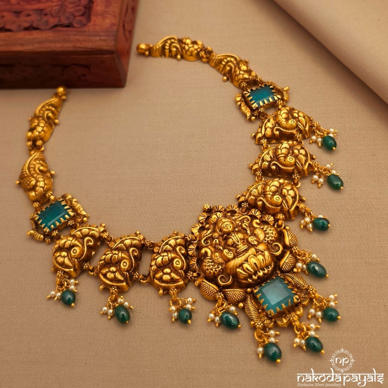 Squarish Green Pearl Neckpiece (Gn10179)