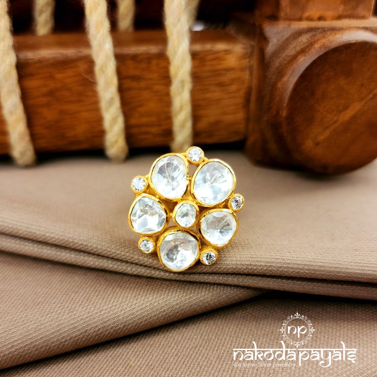 Shinney White Finger Ring (F2916)