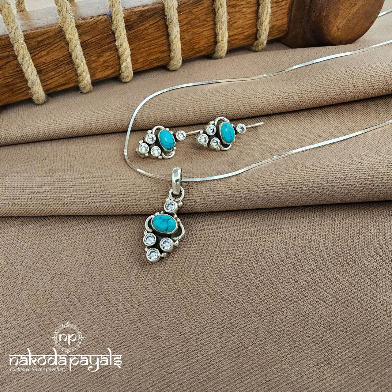 Oval Turquoise Pendant Set (N11551)