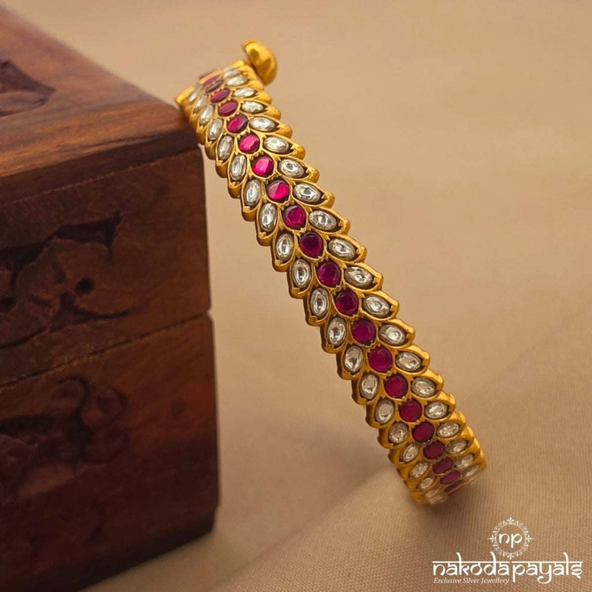 Exquisite Kundan Screw Kada (Gk3385)