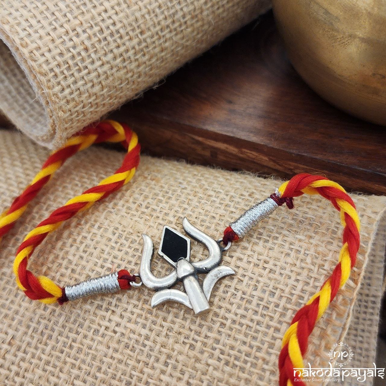 Trishul Rakhi (R5691)