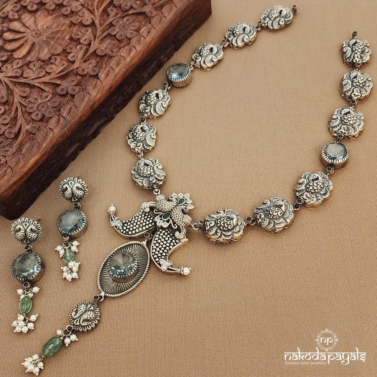 Peacock Glow Neckpiece With Earrings (N11173)