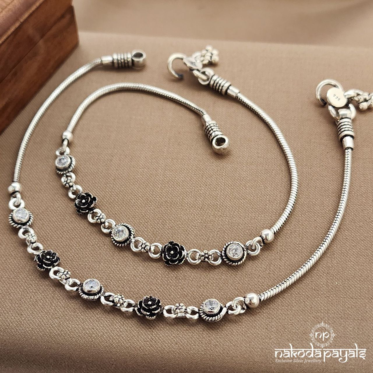 Dotted White Rose Anklets (A6521)