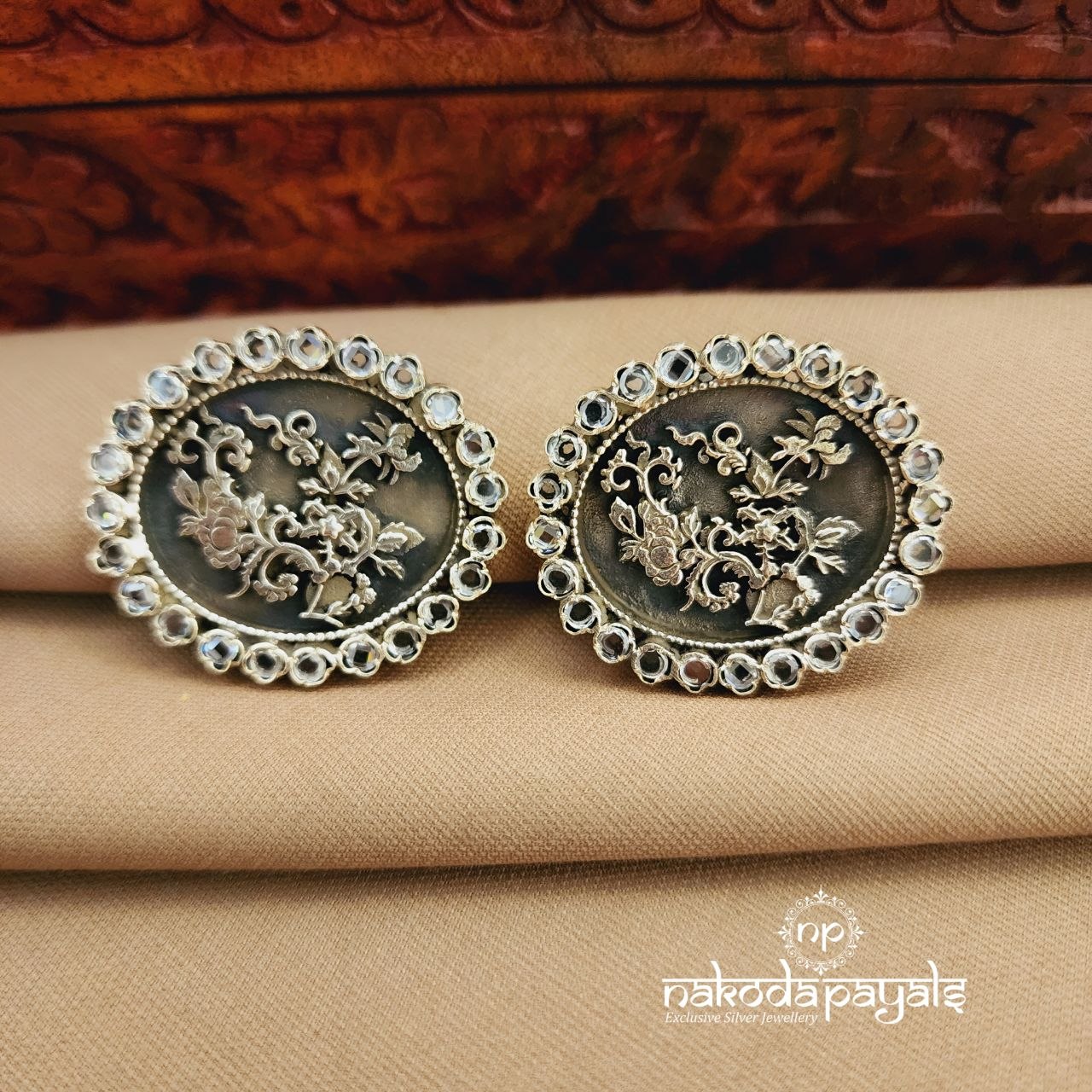 Eye-Catching Polki Studs (S9643)