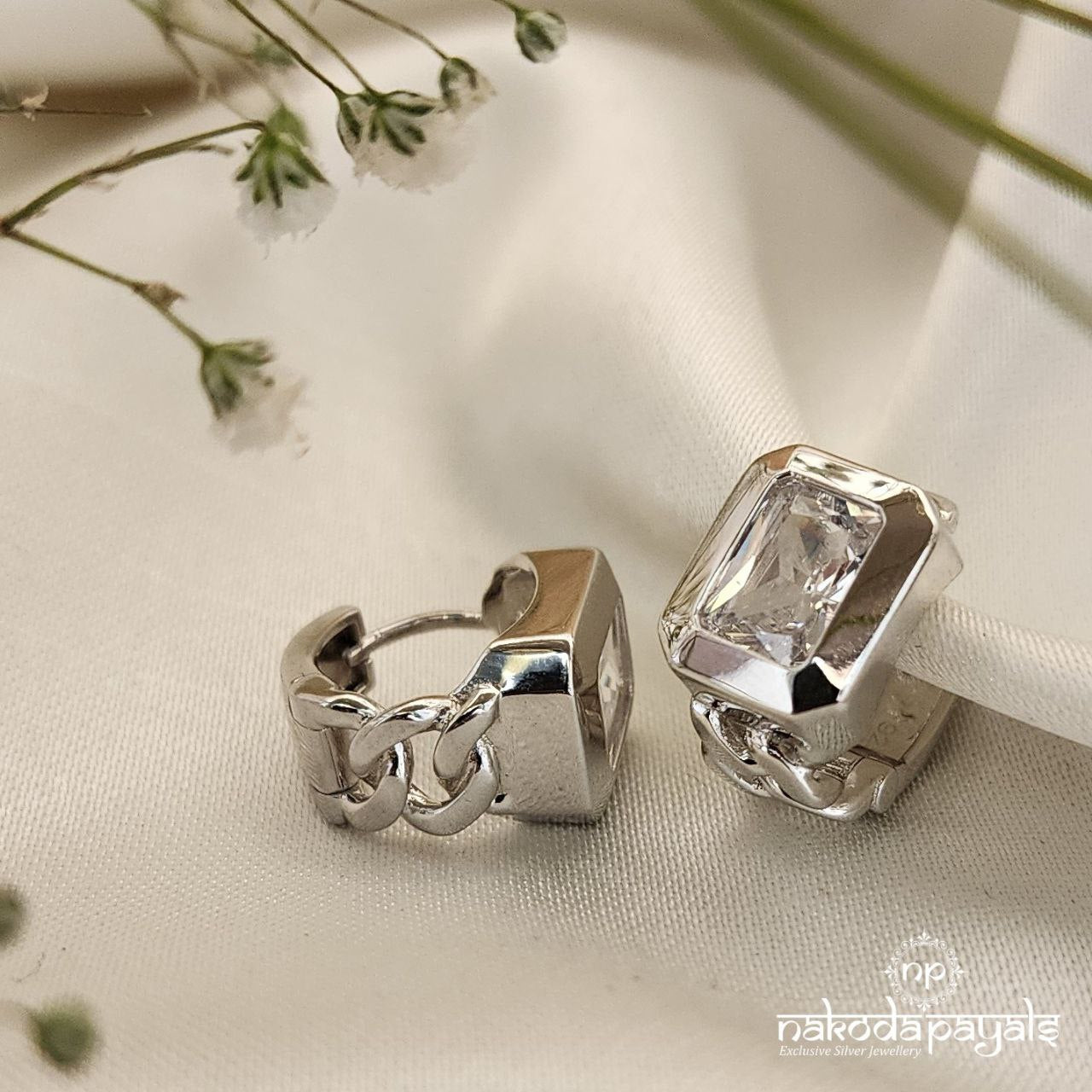 Cubic Zicon Watch Bali Earrings (St2906)