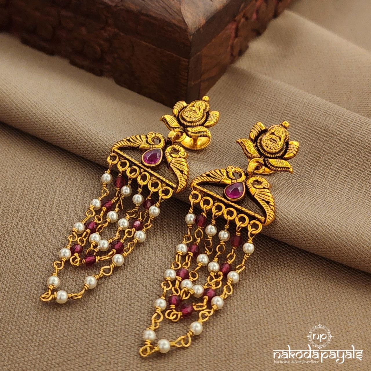 Floral Lakshmi Earrings (Ge10297)