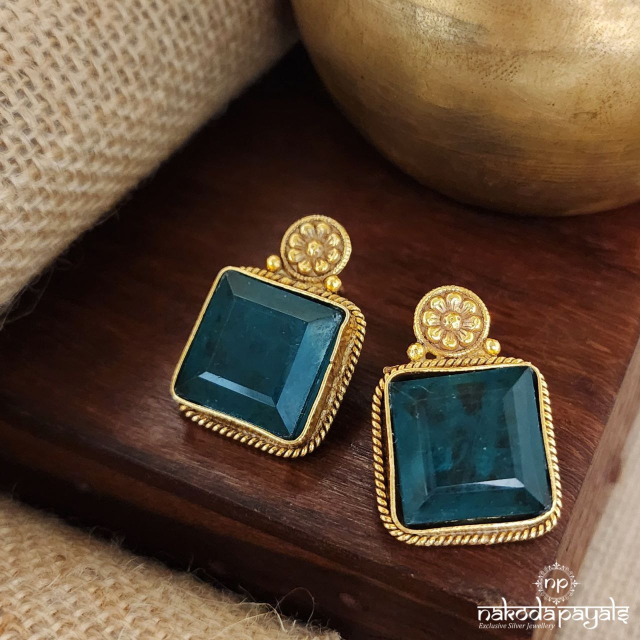 Squarish Green Studs (Ge8576)