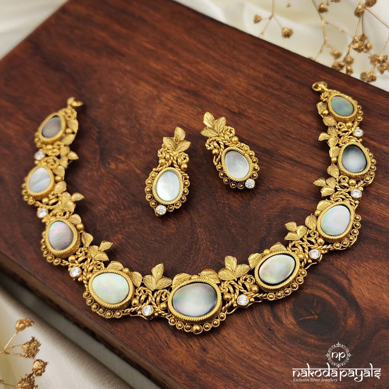 Fabulous Greyish Neckpiece With Earrings (Gn8668)