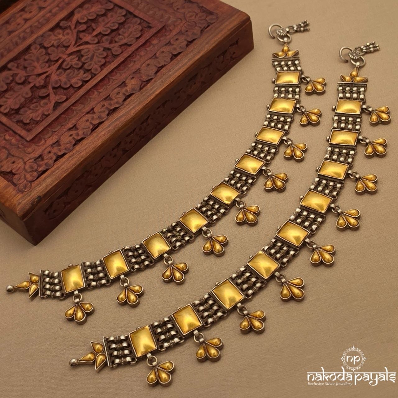 Crimson Royal Dual Tone Anklets (A7010)