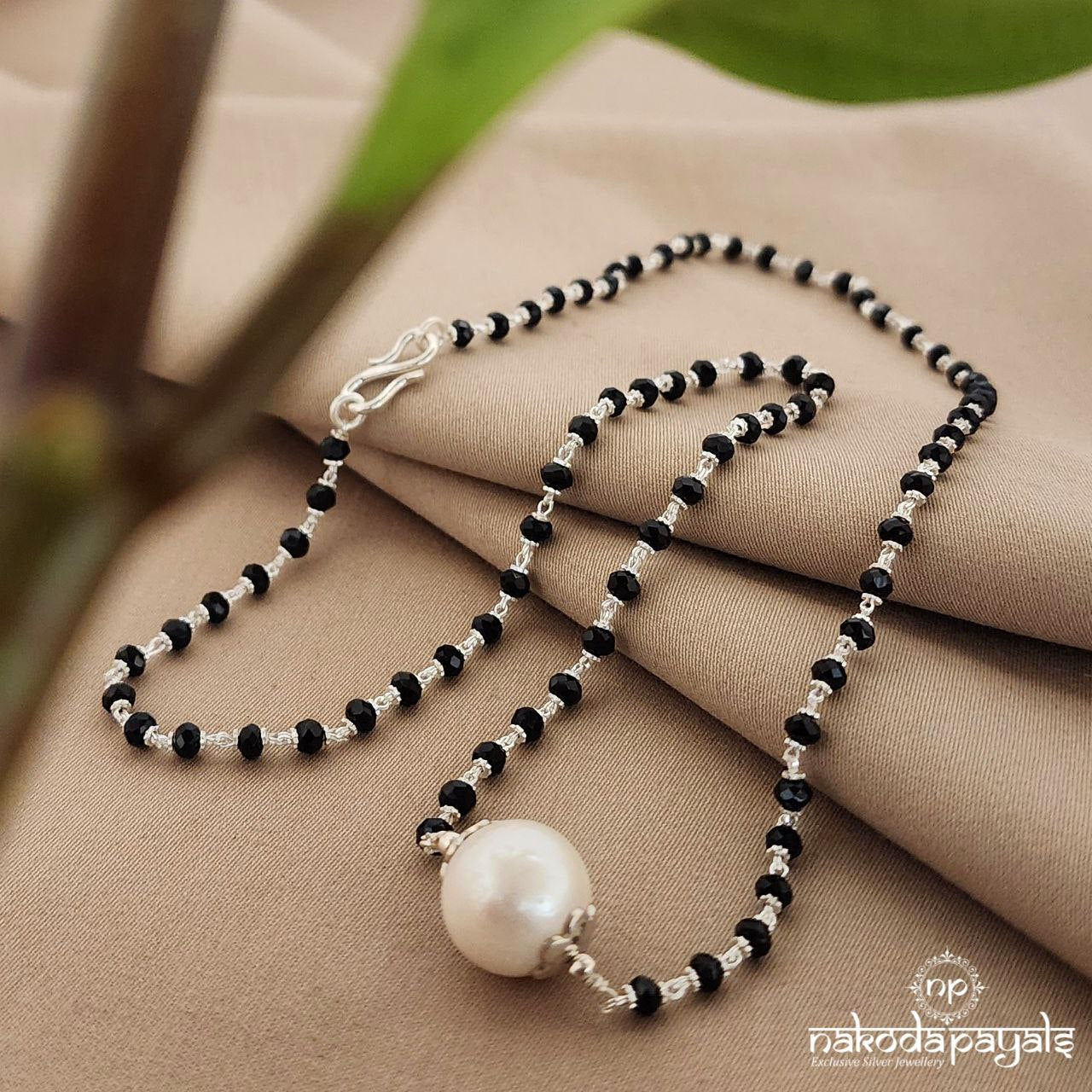 White Ball Mangalsutra (Ms0558)