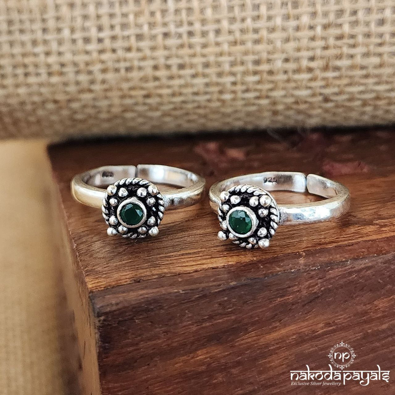 Squarish Green Cutstone Toerings (T4199)