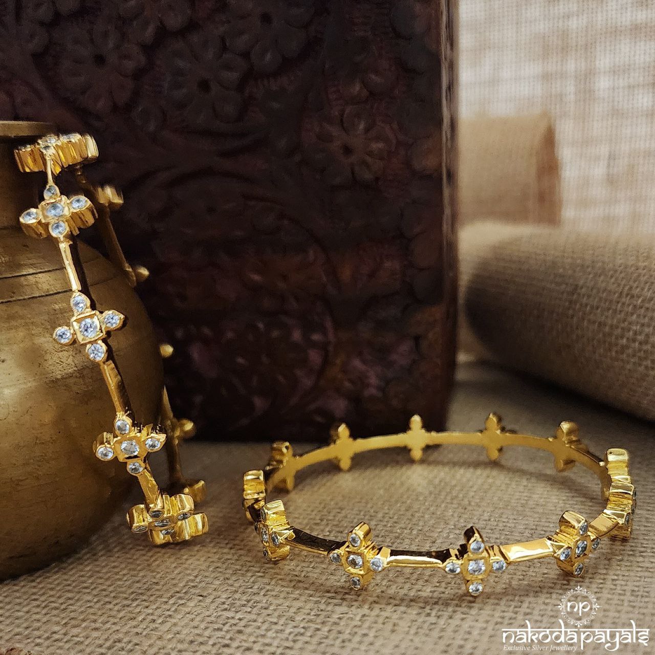 Gleaming White Bangles (Gk2842)