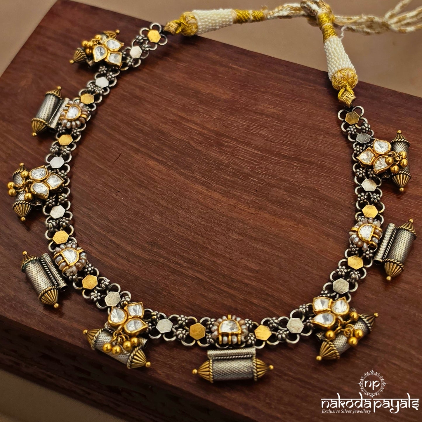 Traditional White pearl Floral Neckpiece (N11918)