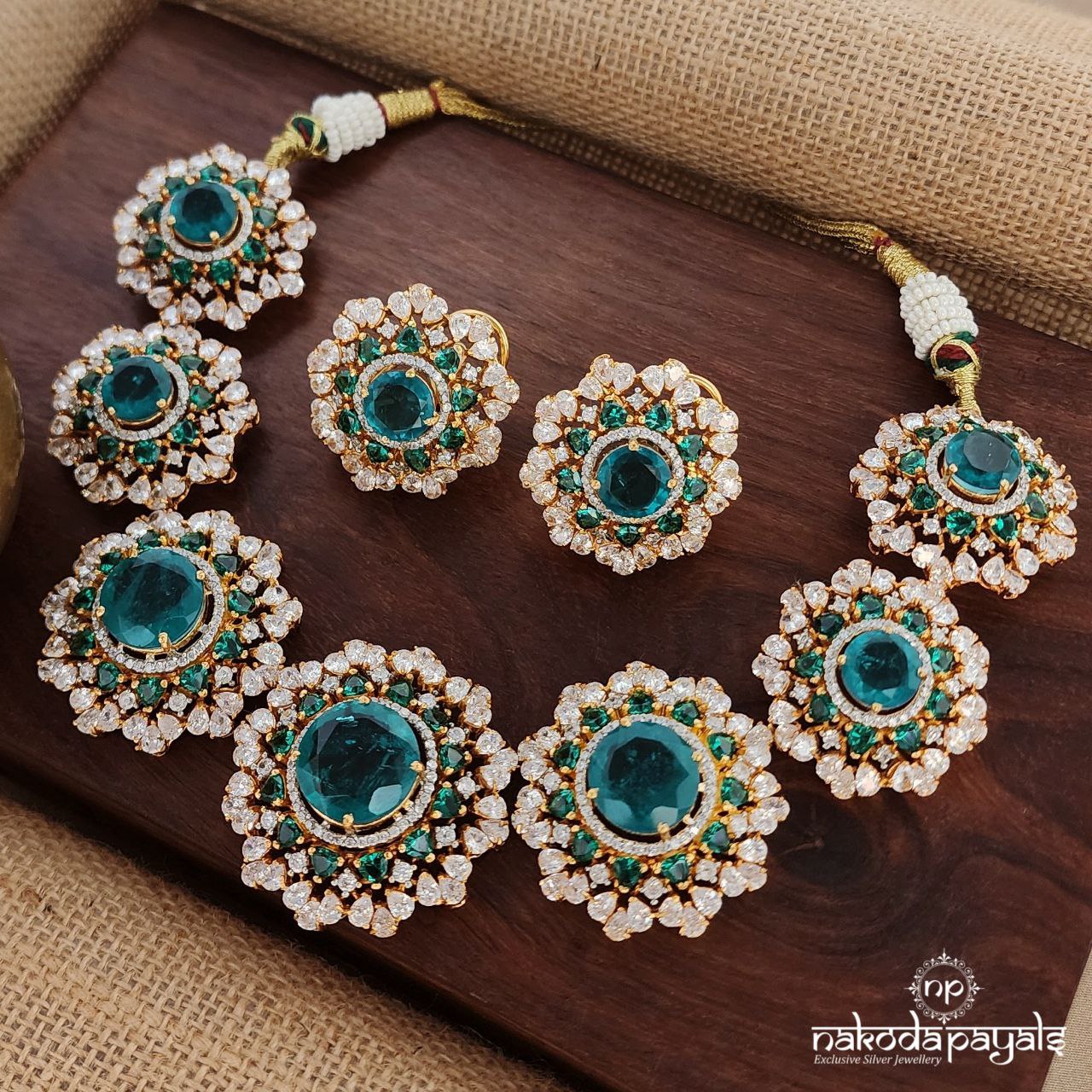 Sparkling Neckpiece With Earrings (Gn8939)