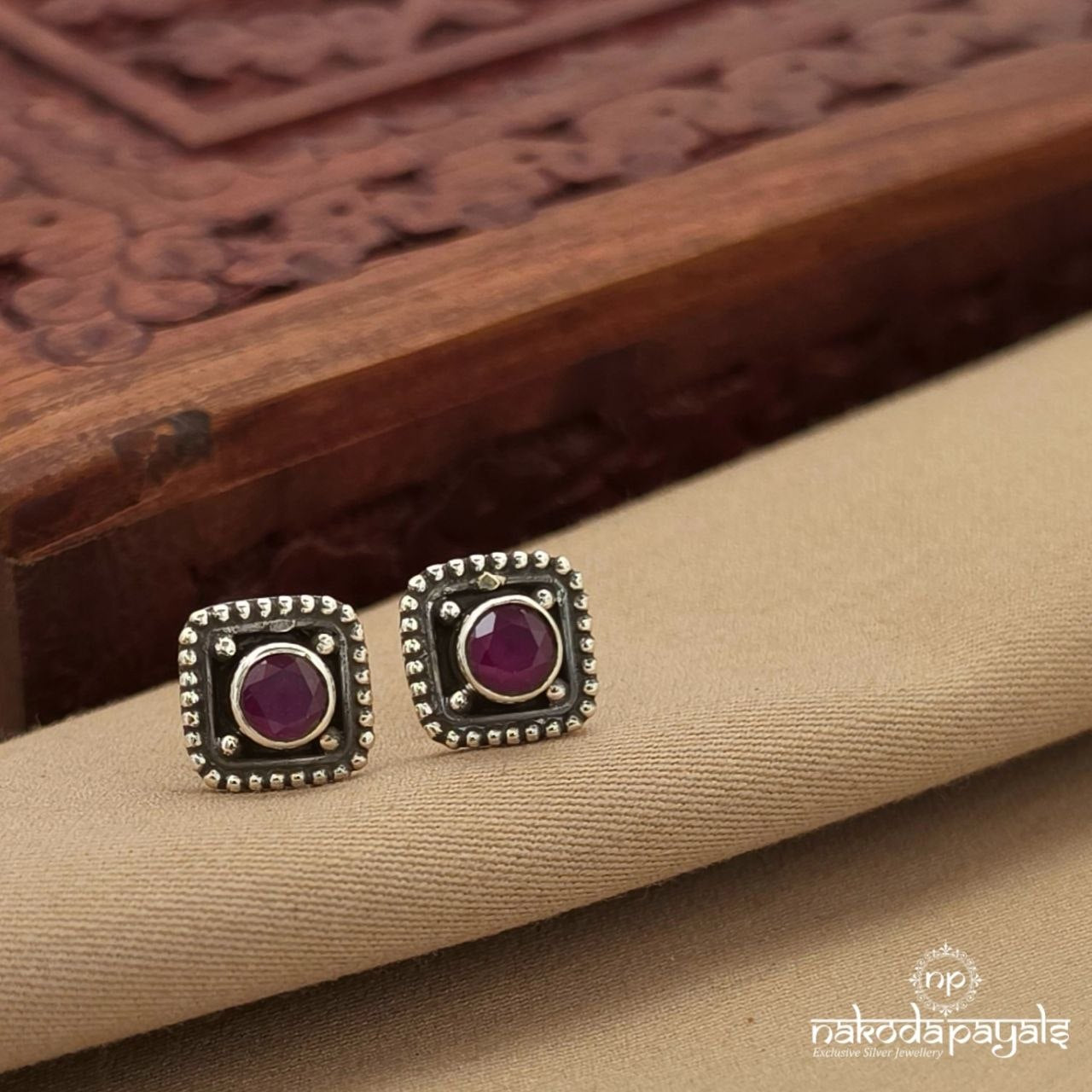 Squarish Red Studs (S4068)