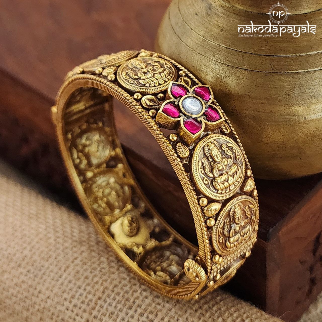 Lakshmi Coin Screw Kada (Gk2812)