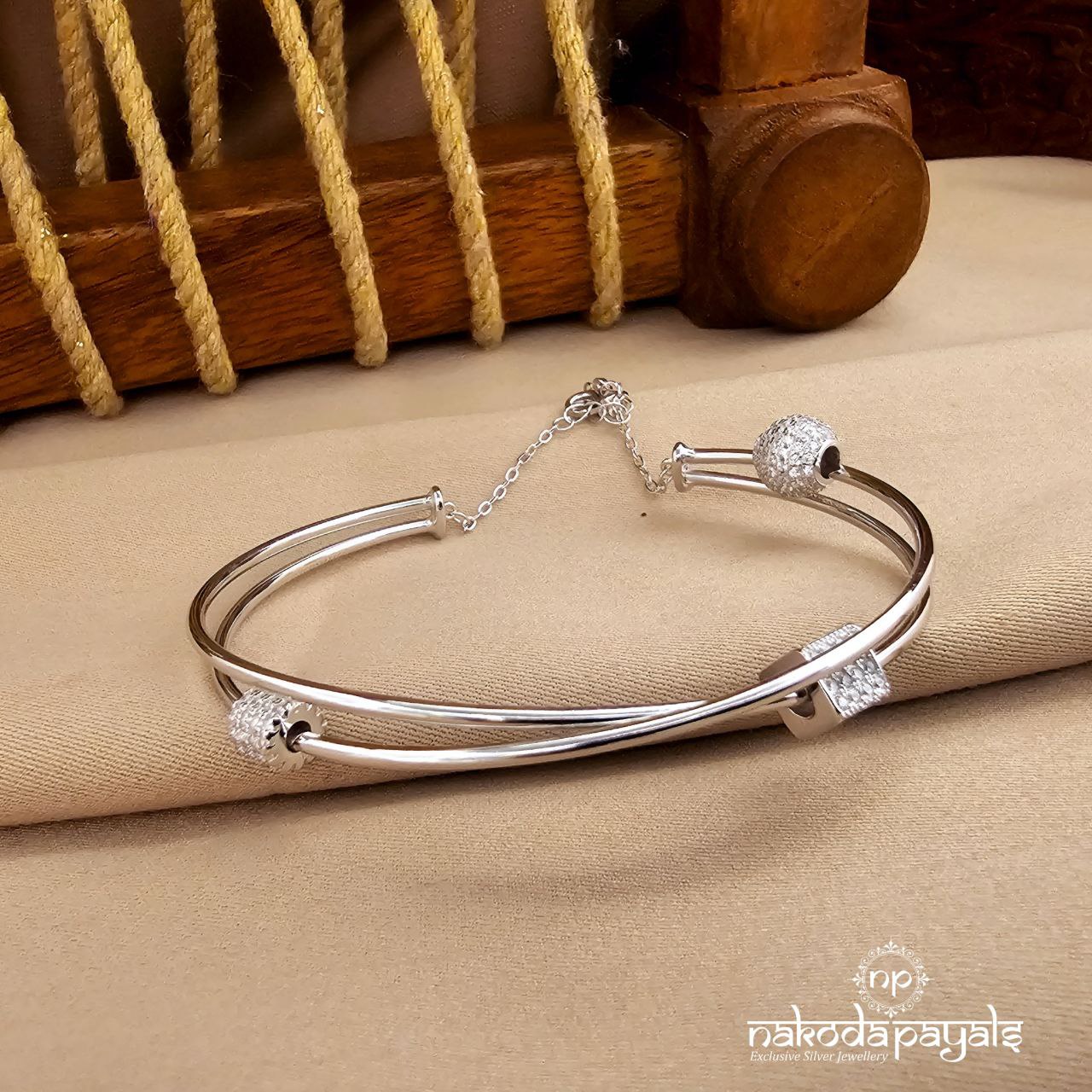 Preety Squarish Kada (St3913)