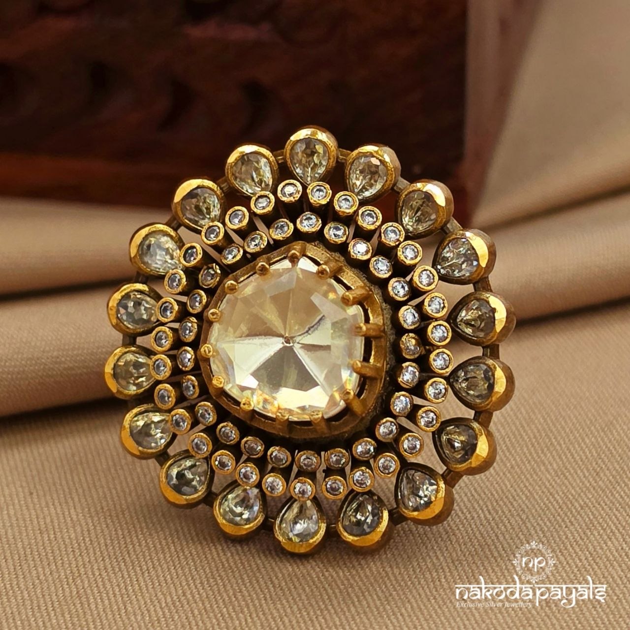 Shinney White Finger Ring (F2952)